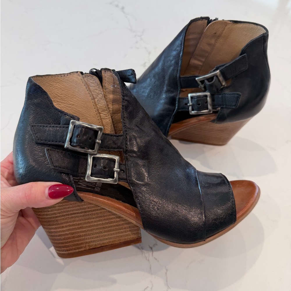 Miz Mooz New York City Black Leather Peep-Toe Heeled Sandal  (Never Worn)